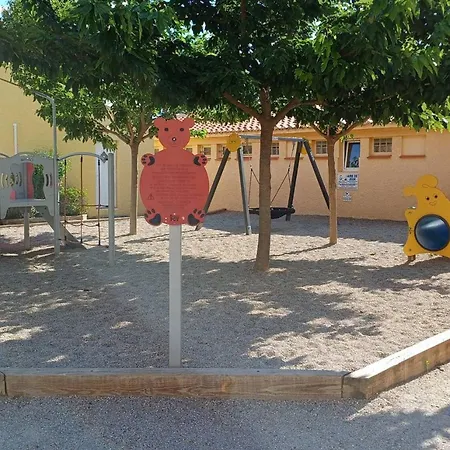 Mobil Avec Terrasse à Saint-cyprien - Api-1-52-1408 * Saint-Cyprien (Pyrenees-Orientales)